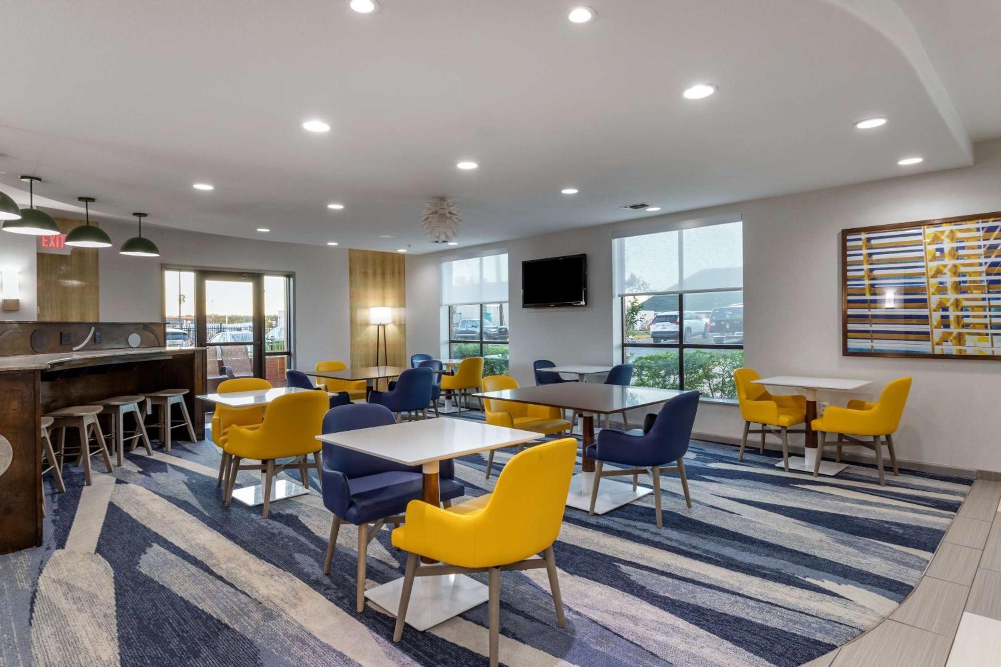 Comfort Suites Натчиточес Экстерьер фото