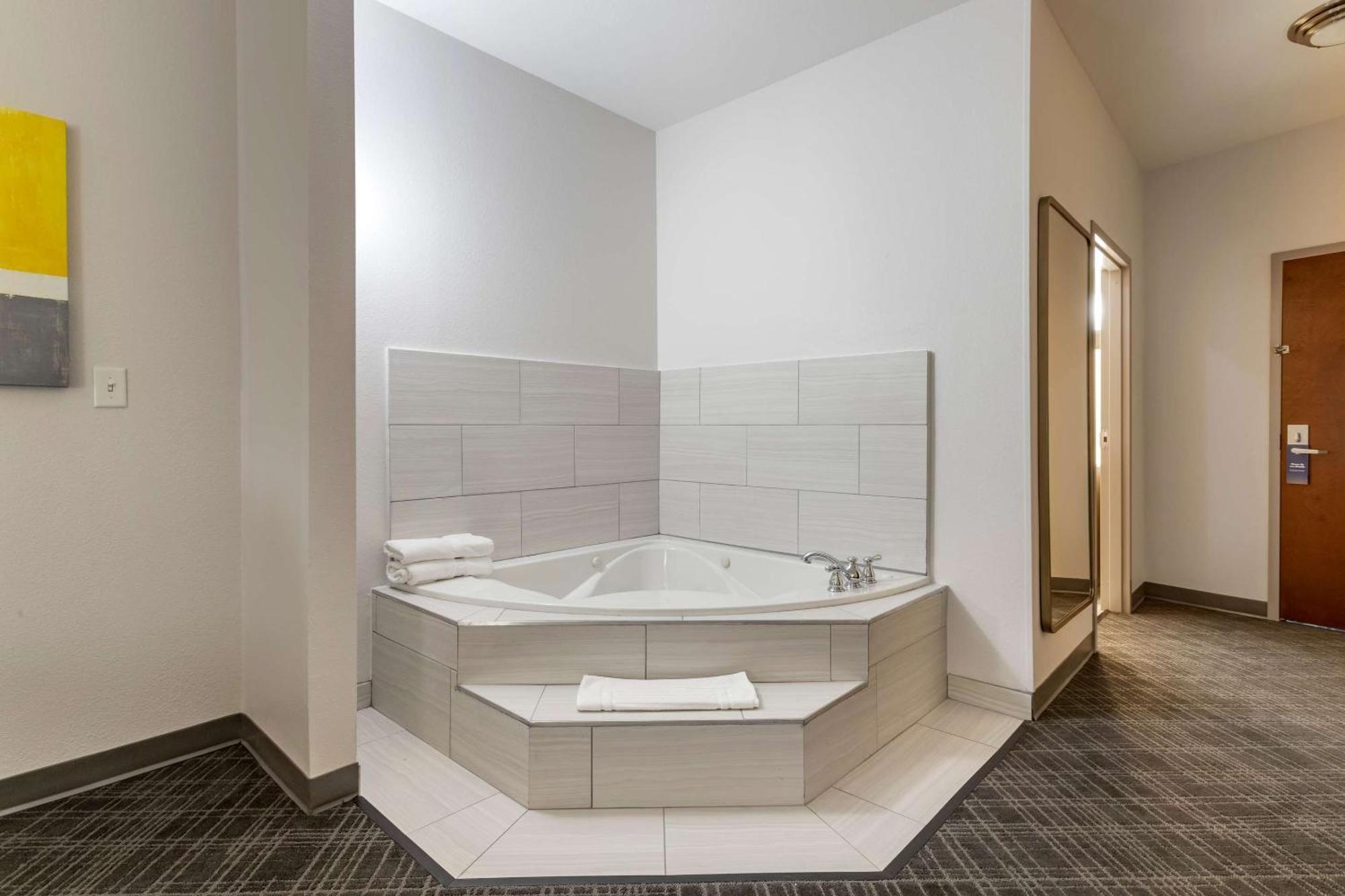 Comfort Suites Натчиточес Экстерьер фото