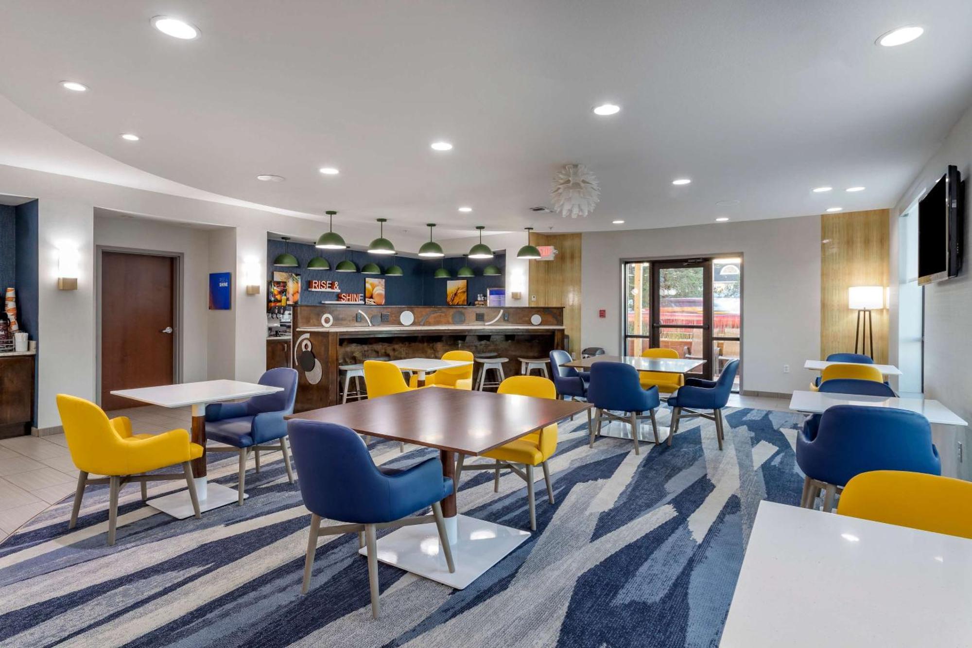 Comfort Suites Натчиточес Экстерьер фото
