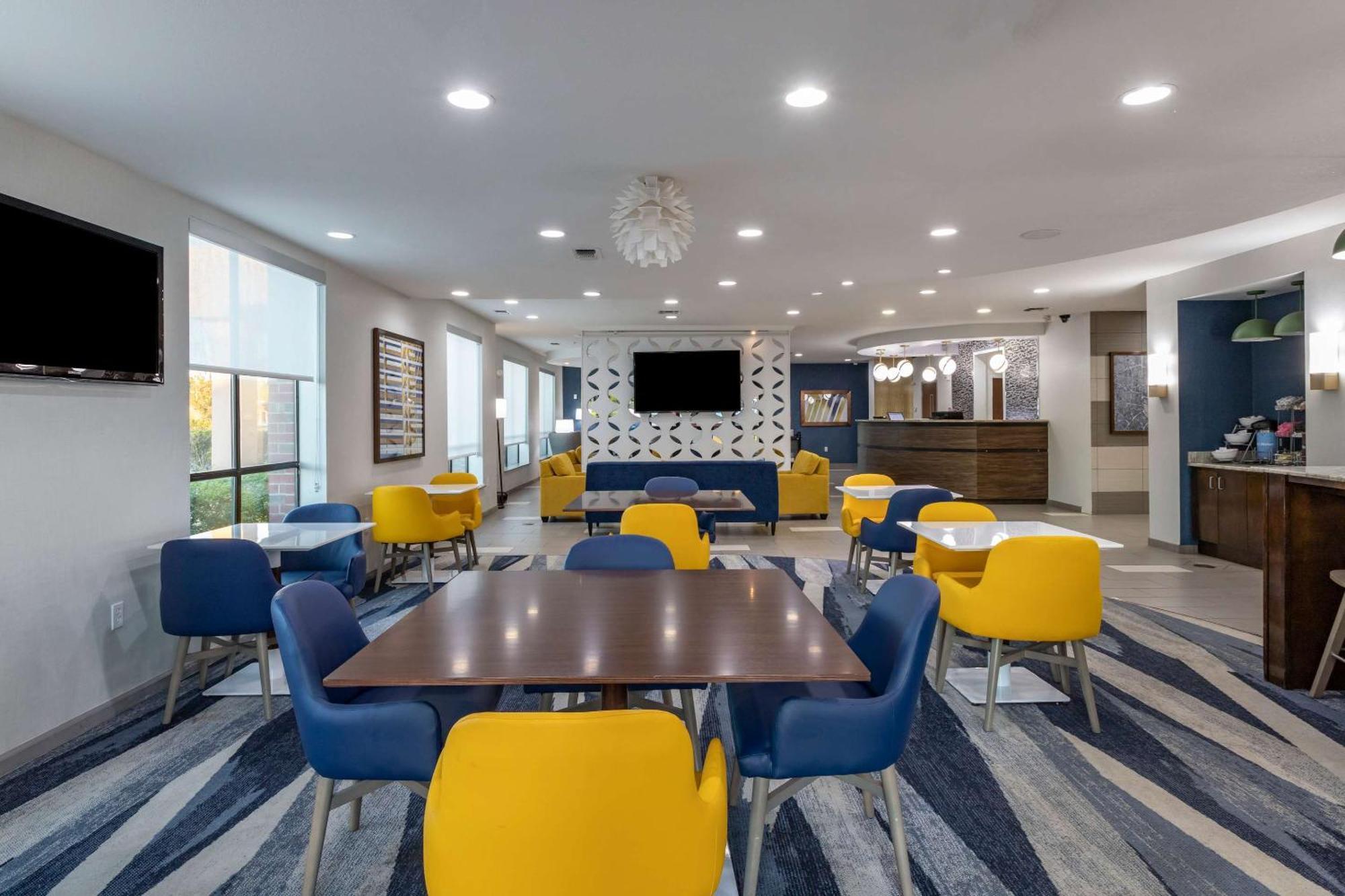 Comfort Suites Натчиточес Экстерьер фото