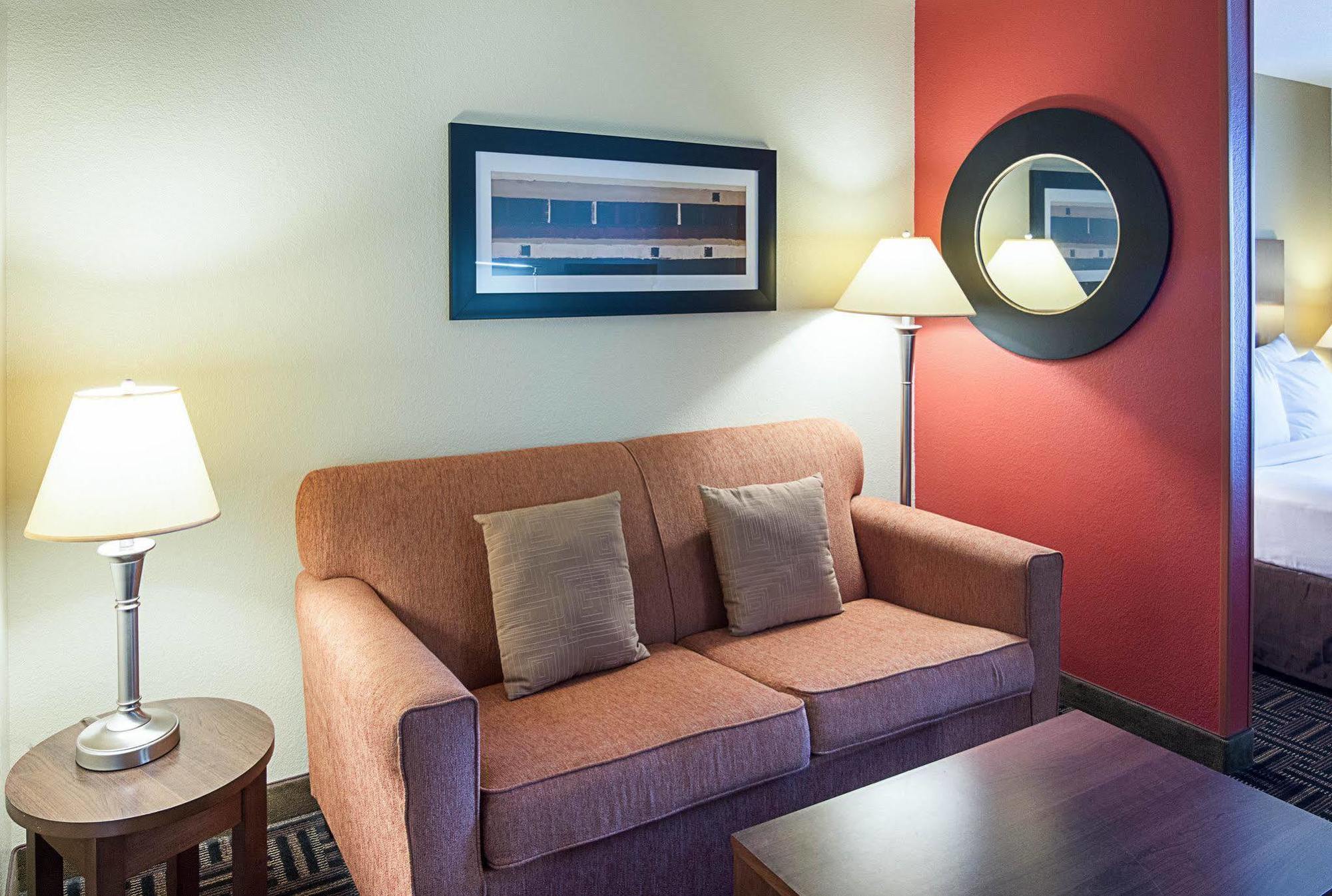 Comfort Suites Натчиточес Экстерьер фото