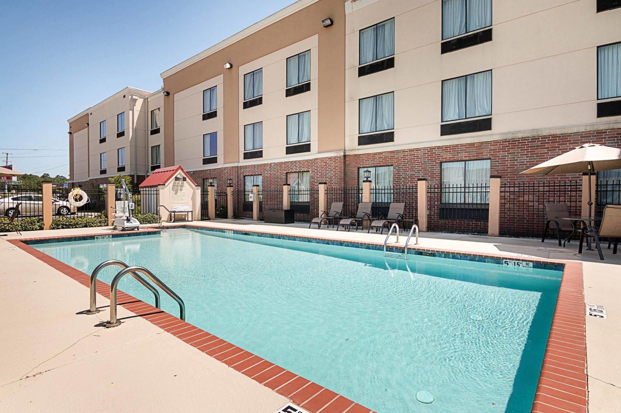 Comfort Suites Натчиточес Экстерьер фото